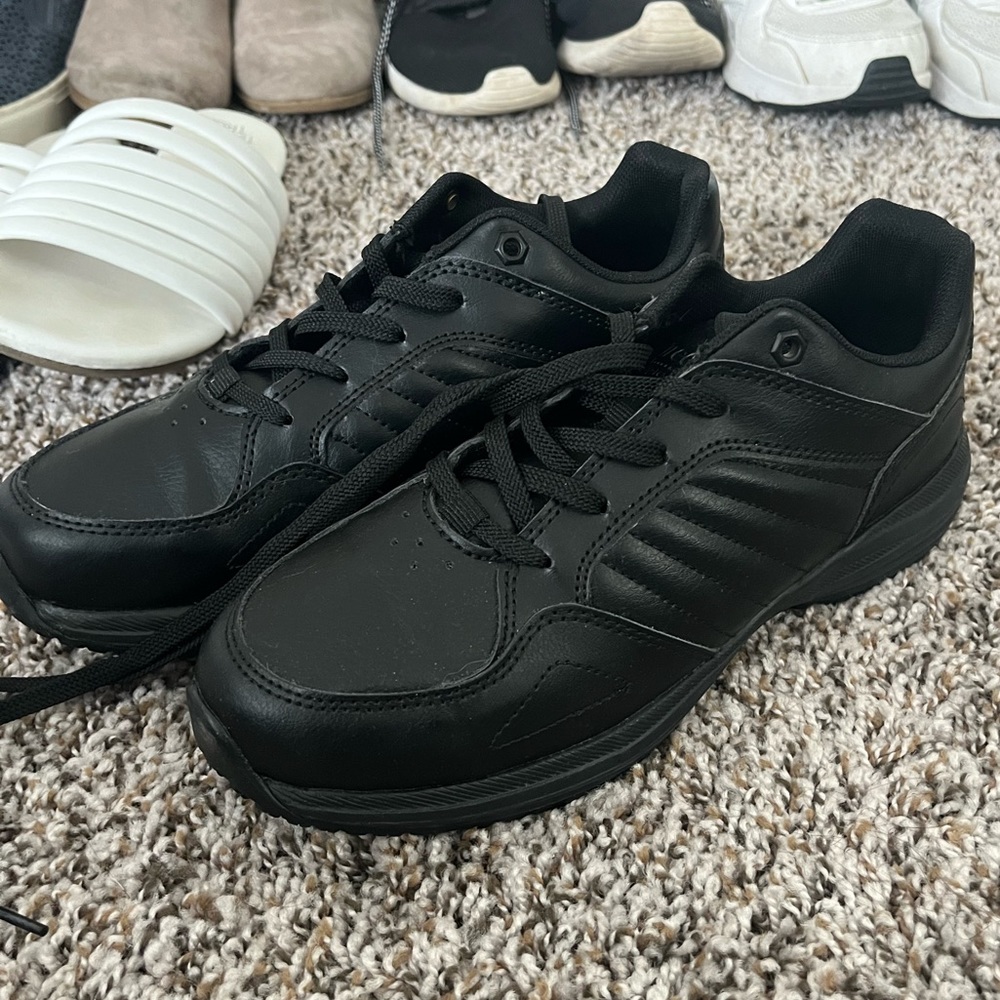 Black tredsafe slip resistant shoes size 6.5